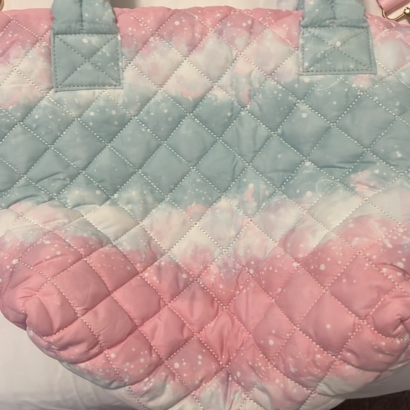 New without tags Jill and Ally Pink Tie Dye Quilted Nylon Printed Tote - Picture 2 of 7